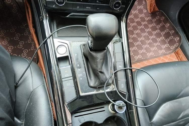 Used Volkswagen Phideon 2018 Revised Version 380TSI Two-Wheel Drive Business Edition Gear Lever