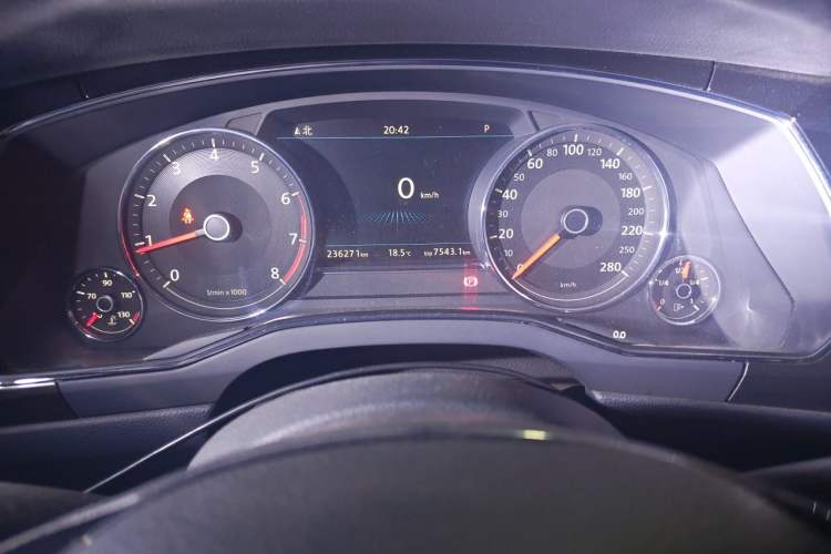 Used Volkswagen Phideon 2018 Revised Version 380TSI Two-Wheel Drive Business Edition Instrument Cluster