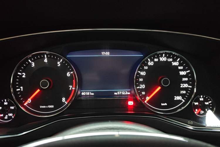 Used Volkswagen Phideon 2018 Revised Version 380TSI Two-Wheel Drive Business Edition Instrument Cluster