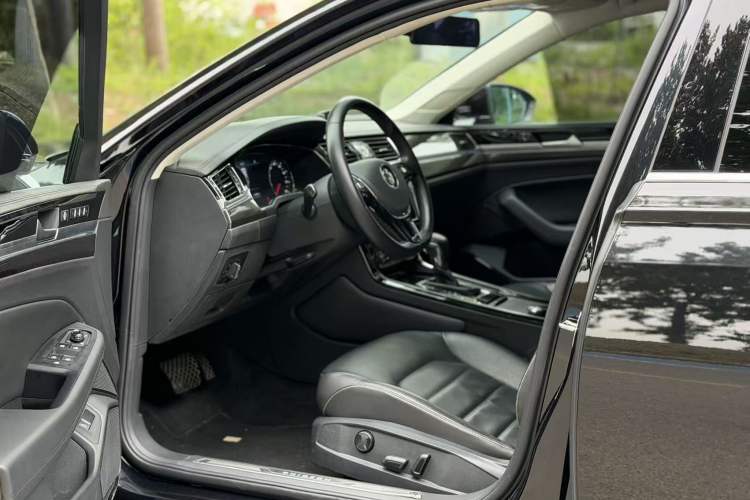 Used Volkswagen Phideon 2018 Revised Version 380TSI Two-Wheel Drive Business Edition Interior 1