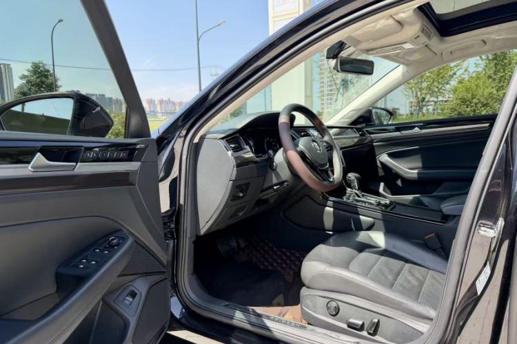 Used Volkswagen Phideon 2018 Revised Version 380TSI Two-Wheel Drive Business Edition Interior 1