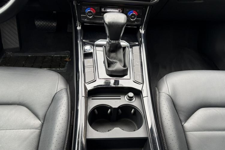 Used Volkswagen Phideon 2018 Revised Version 380TSI Two-Wheel Drive Business Edition
