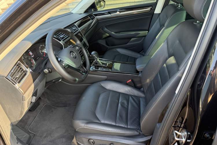 Used Volkswagen Phideon 2018 Revised Version 380TSI Two-Wheel Drive Business Edition Interior 2