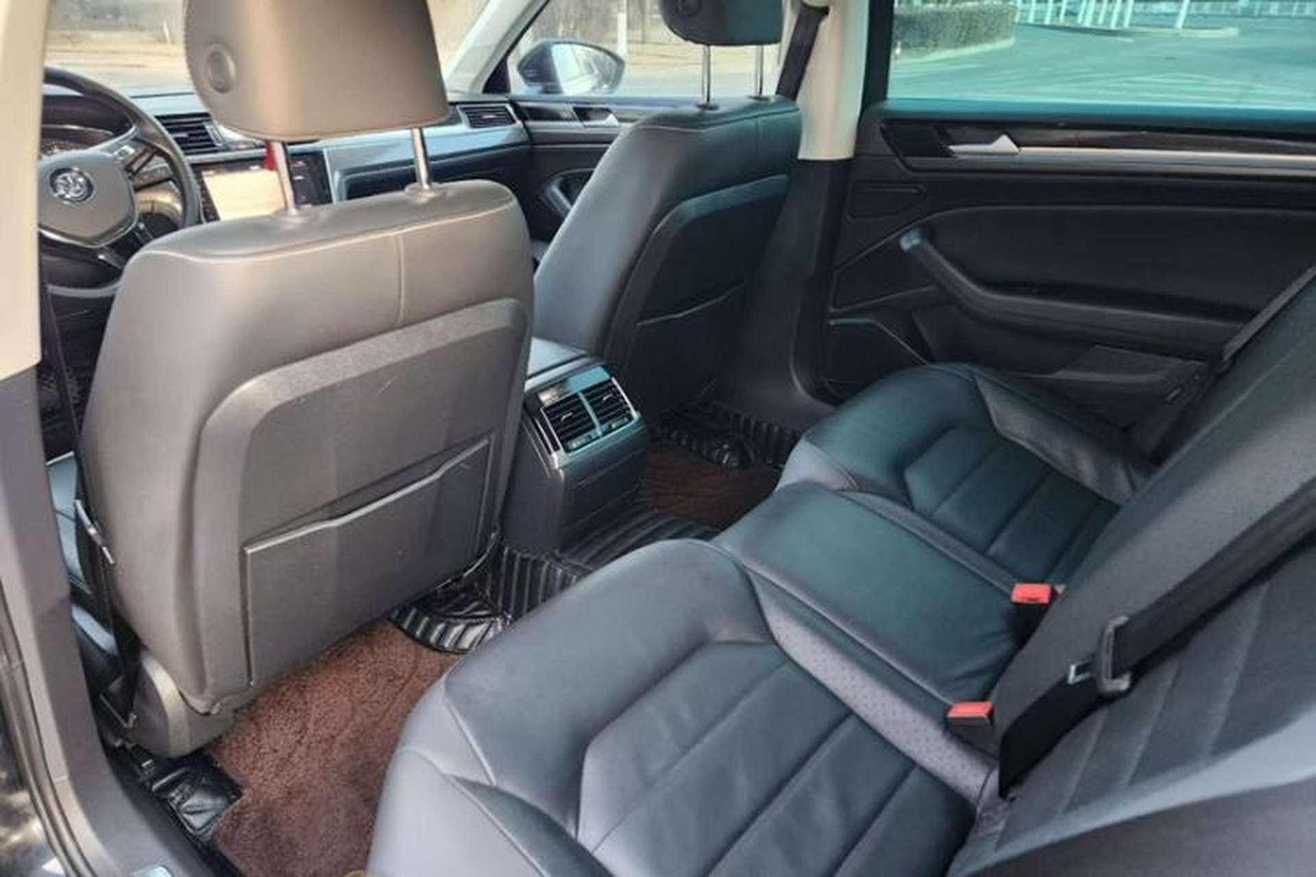 Used Volkswagen Phideon 2018 Revised Version 380TSI Two-Wheel Drive Business Edition Interior 3