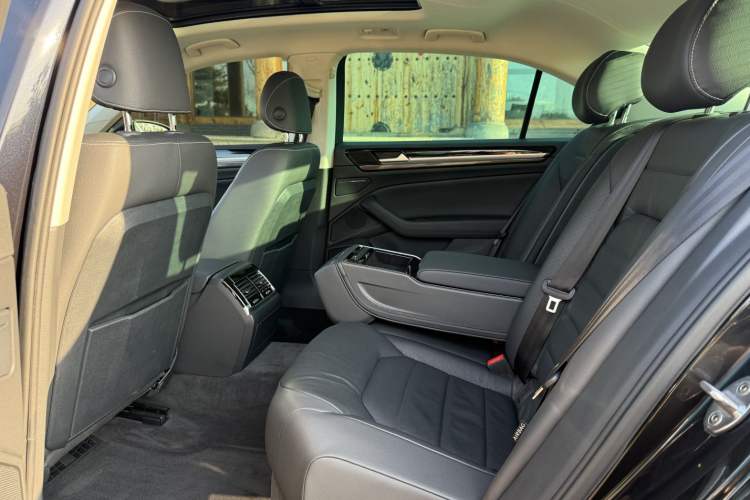 Used Volkswagen Phideon 2018 Revised Version 380TSI Two-Wheel Drive Business Edition Interior 3