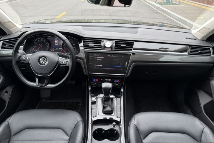 Used Volkswagen Phideon 2018 Revised Version 380TSI Two-Wheel Drive Business Edition
