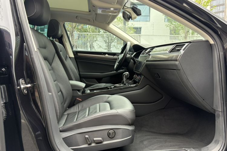 Used Volkswagen Phideon 2018 Revised Version 380TSI Two-Wheel Drive Business Edition
