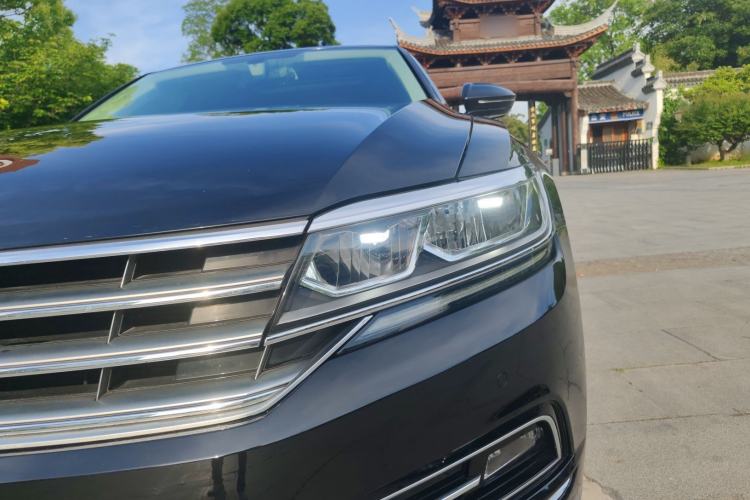 Used Volkswagen Phideon 2018 Revised Version 380TSI Two-Wheel Drive Business Edition Left Front Headlight