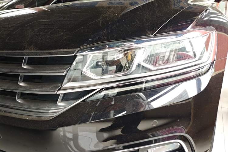 Used Volkswagen Phideon 2018 Revised Version 380TSI Two-Wheel Drive Business Edition Left Front Headlight
