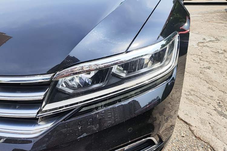 Used Volkswagen Phideon 2018 Revised Version 380TSI Two-Wheel Drive Business Edition Left Front Headlight