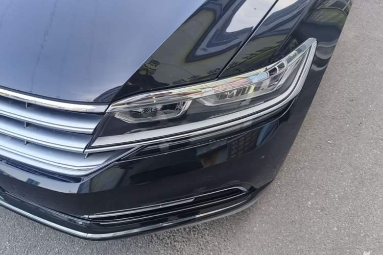Used Volkswagen Phideon 2018 Revised Version 380TSI Two-Wheel Drive Business Edition Left Front Headlight