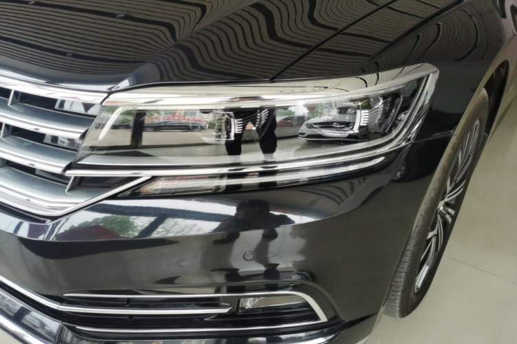 Used Volkswagen Phideon 2018 Revised Version 380TSI Two-Wheel Drive Business Edition Left Front Headlight