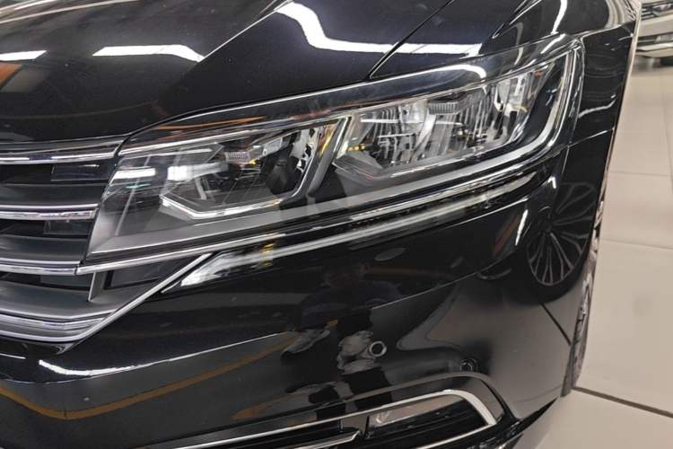 Used Volkswagen Phideon 2018 Revised Version 380TSI Two-Wheel Drive Business Edition Left Front Headlight