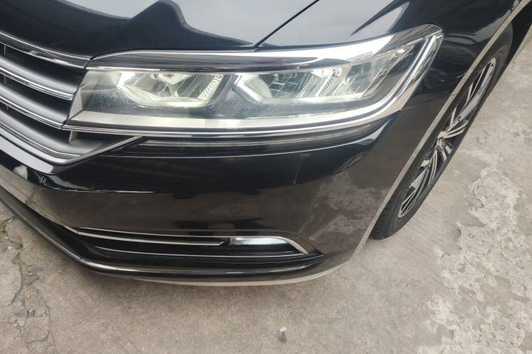 Used Volkswagen Phideon 2018 Revised Version 380TSI Two-Wheel Drive Business Edition Left Front Headlight