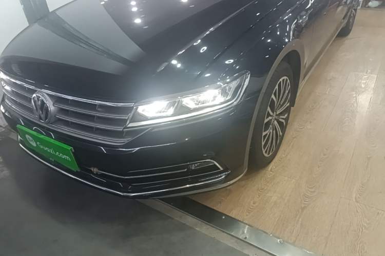 Used Volkswagen Phideon 2018 Revised Version 380TSI Two-Wheel Drive Business Edition Left Front Headlight