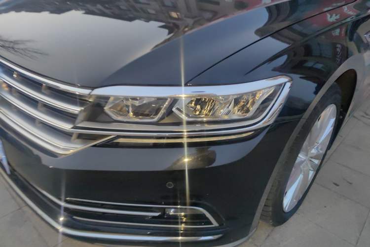 Used Volkswagen Phideon 2018 Revised Version 380TSI Two-Wheel Drive Business Edition Left Front Headlight