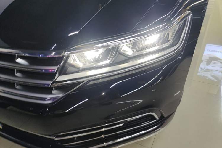 Used Volkswagen Phideon 2018 Revised Version 380TSI Two-Wheel Drive Business Edition Left Front Headlight