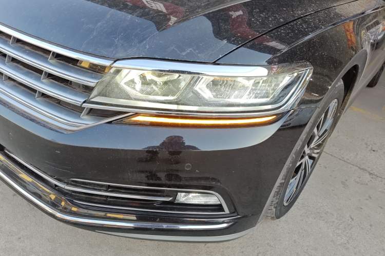 Used Volkswagen Phideon 2018 Revised Version 380TSI Two-Wheel Drive Business Edition Left Front Headlight
