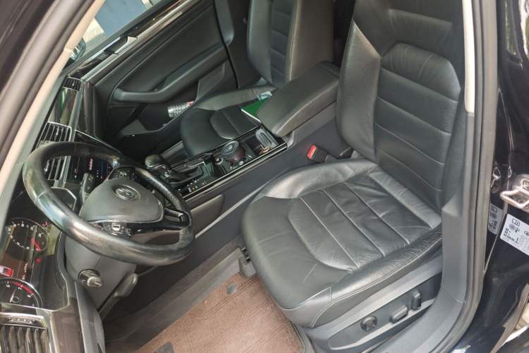 Used Volkswagen Phideon 2018 Revised Version 380TSI Two-Wheel Drive Business Edition Left Front Seat