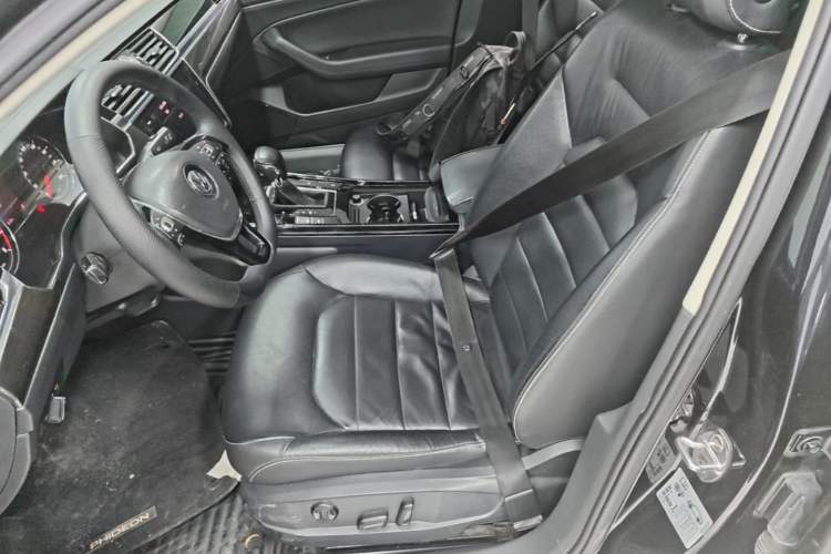 Used Volkswagen Phideon 2018 Revised Version 380TSI Two-Wheel Drive Business Edition Left Front Seat