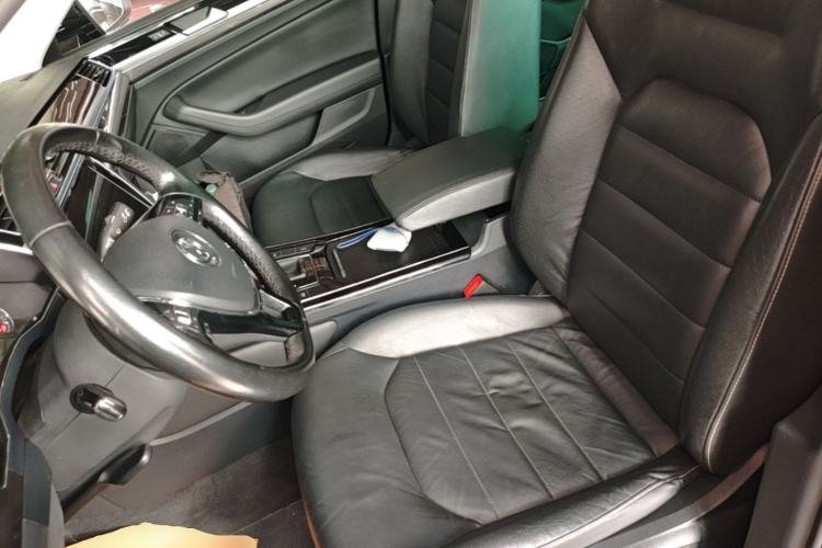 Used Volkswagen Phideon 2018 Revised Version 380TSI Two-Wheel Drive Business Edition Left Front Seat