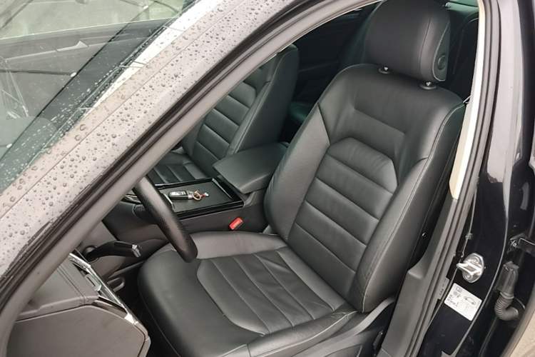 Used Volkswagen Phideon 2018 Revised Version 380TSI Two-Wheel Drive Business Edition Left Front Seat