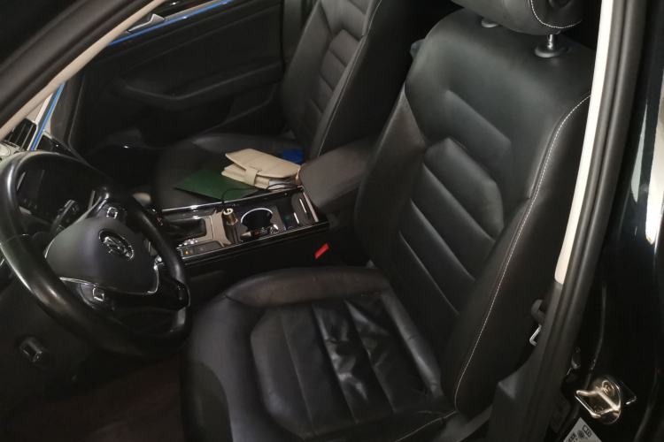 Used Volkswagen Phideon 2018 Revised Version 380TSI Two-Wheel Drive Business Edition Left Front Seat