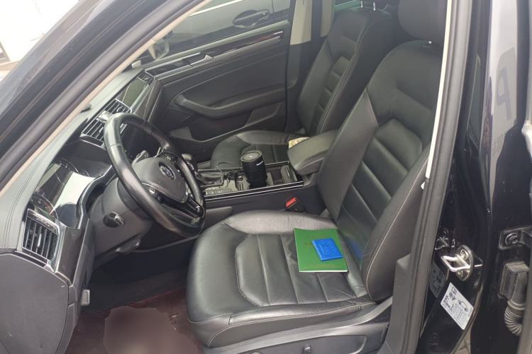 Used Volkswagen Phideon 2018 380TSI Two-Wheel Drive Business Edition Left Front Seat