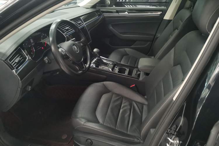 Used Volkswagen Phideon 2018 Revised Version 380TSI Two-Wheel Drive Business Edition Left Front Seat