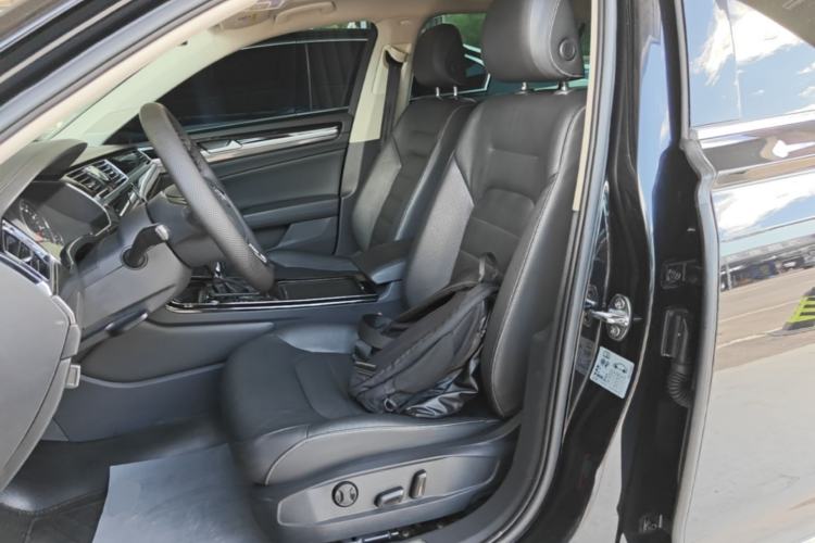 Used Volkswagen Phideon 2018 Revised Version 380TSI Two-Wheel Drive Business Edition Left Front Seat