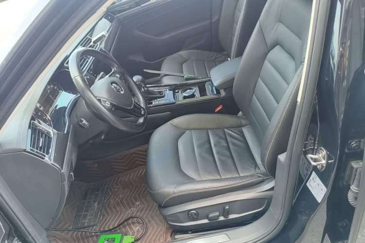 Used Volkswagen Phideon 2018 Revised Version 380TSI Two-Wheel Drive Business Edition Left Front Seat