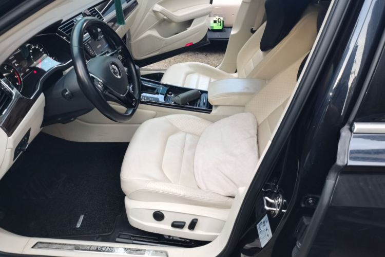 Used Volkswagen Phideon 2018 Revised Version 380TSI Two-Wheel Drive Business Edition Left Front Seat