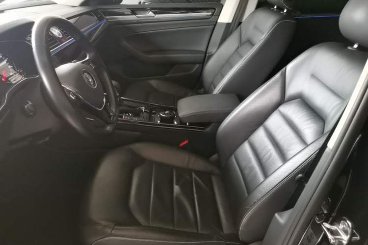 Used Volkswagen Phideon 2018 Revised Version 380TSI Two-Wheel Drive Business Edition Left Front Seat