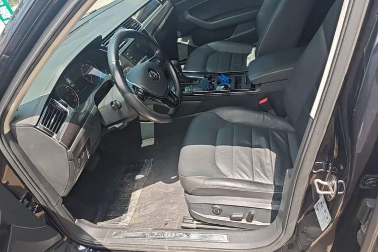 Used Volkswagen Phideon 2018 Revised Version 380TSI Two-Wheel Drive Business Edition Left Front Seat