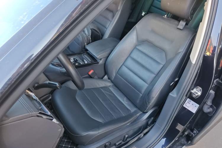 Used Volkswagen Phideon 2018 Revised Version 380TSI Two-Wheel Drive Business Edition Left Front Seat