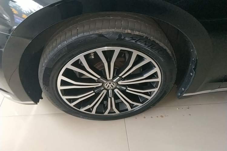 Used Volkswagen Phideon 2018 Revised Version 380TSI Two-Wheel Drive Business Edition Left Front Wheel Hub