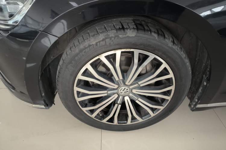 Used Volkswagen Phideon 2018 Revised Version 380TSI Two-Wheel Drive Business Edition Left Front Wheel Hub
