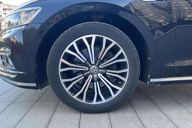 Used Volkswagen Phideon 2018 Revised Version 380TSI Two-Wheel Drive Business Edition Left Front Wheel Hub