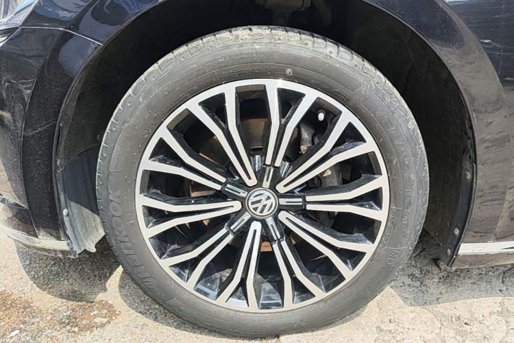 Used Volkswagen Phideon 2018 Revised Version 380TSI Two-Wheel Drive Business Edition Left Front Wheel Hub
