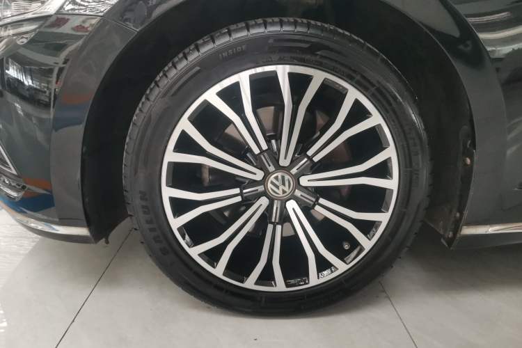 Used Volkswagen Phideon 2018 Revised Version 380TSI Two-Wheel Drive Business Edition Left Front Wheel Hub