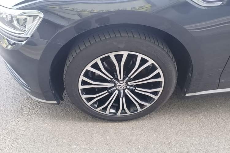 Used Volkswagen Phideon 2018 Revised Version 380TSI Two-Wheel Drive Business Edition Left Front Wheel Hub