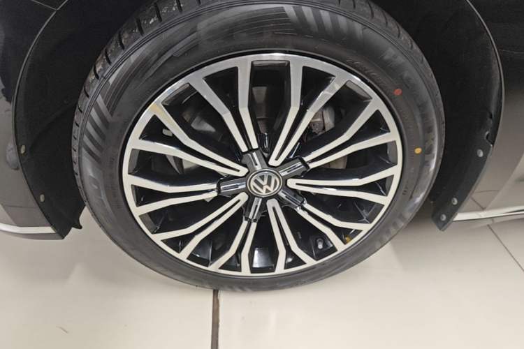 Used Volkswagen Phideon 2018 Revised Version 380TSI Two-Wheel Drive Business Edition Left Front Wheel Hub