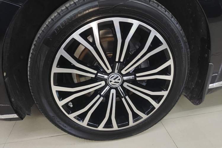 Used Volkswagen Phideon 2018 Revised Version 380TSI Two-Wheel Drive Business Edition Left Front Wheel Hub