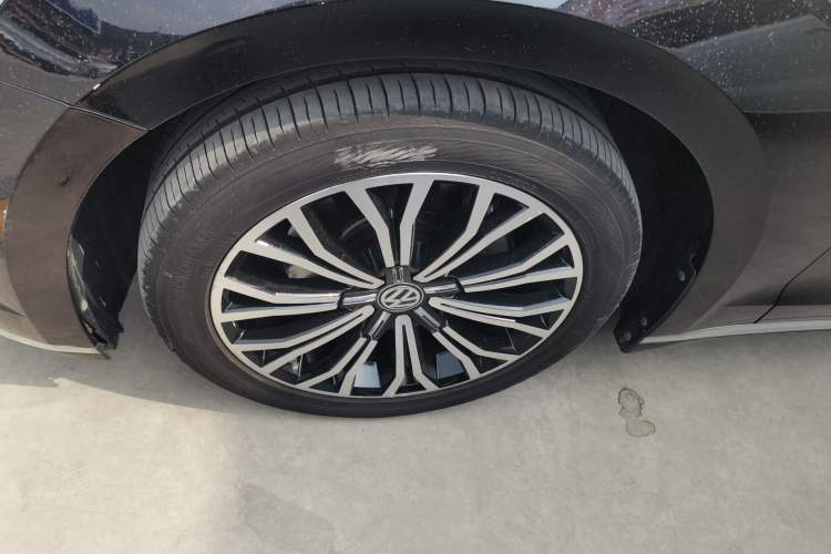 Used Volkswagen Phideon 2018 Revised Version 380TSI Two-Wheel Drive Business Edition Left Front Wheel Hub
