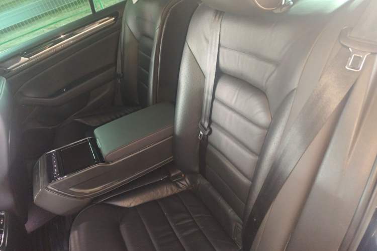 Used Volkswagen Phideon 2018 Revised Version 380TSI Two-Wheel Drive Business Edition Left Rear Seat