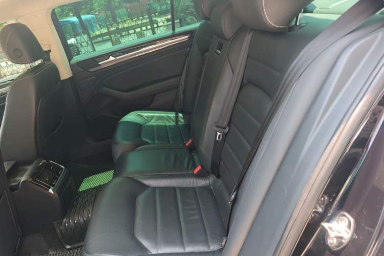 Used Volkswagen Phideon 2018 Revised Version 380TSI Two-Wheel Drive Business Edition Left Rear Seat