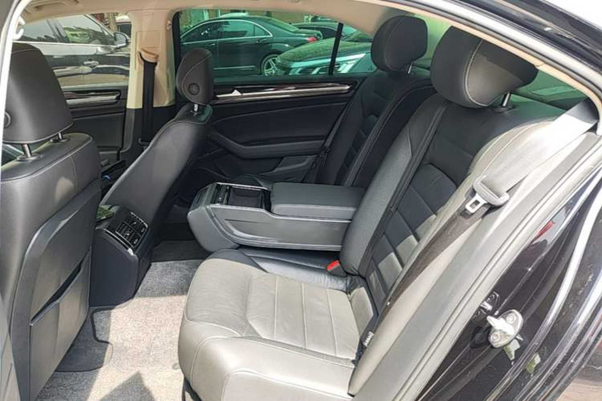 Used Volkswagen Phideon 2018 Revised Version 380TSI Two-Wheel Drive Business Edition Left Rear Seat