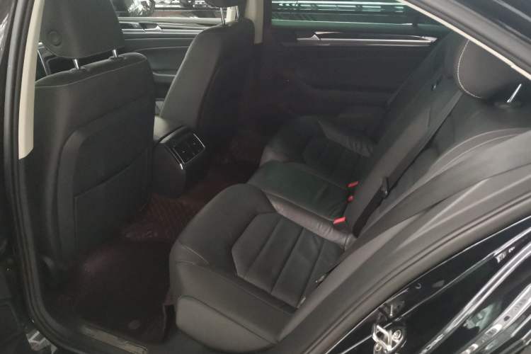 Used Volkswagen Phideon 2018 Revised Version 380TSI Two-Wheel Drive Business Edition Left Rear Seat