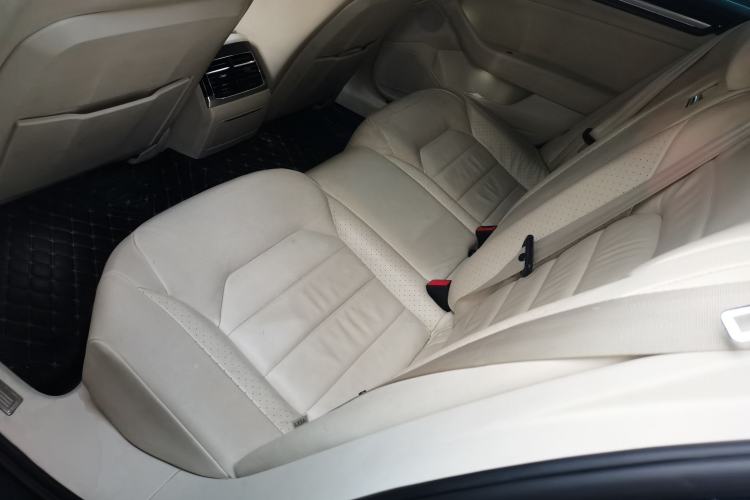 Used Volkswagen Phideon 2018 Revised Version 380TSI Two-Wheel Drive Business Edition Left Rear Seat
