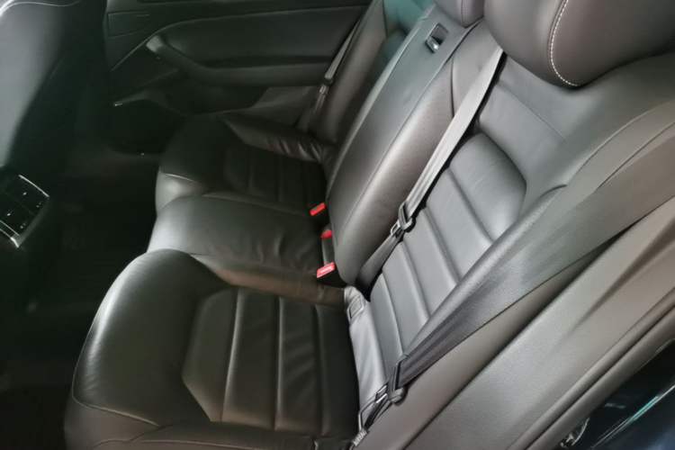 Used Volkswagen Phideon 2018 Revised Version 380TSI Two-Wheel Drive Business Edition Left Rear Seat